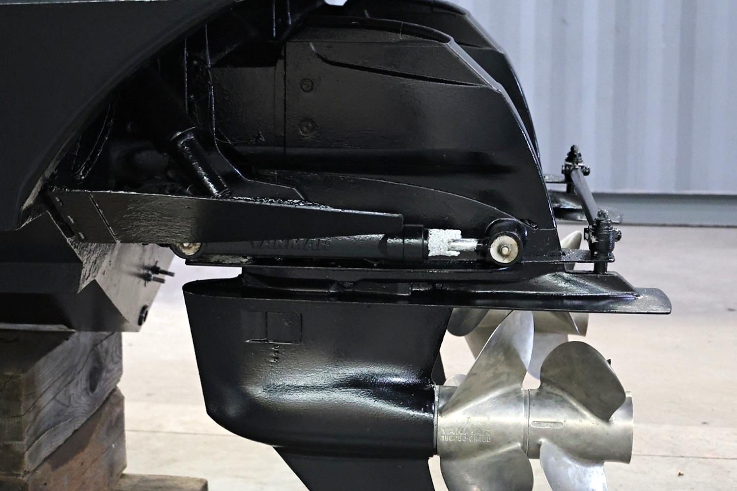 Close view of Le Ti rear
